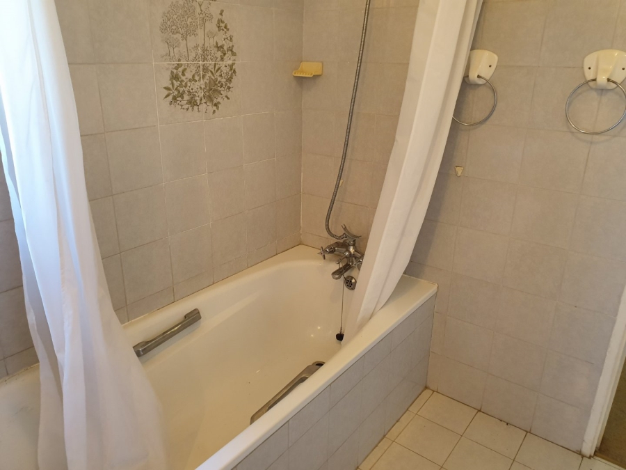 4 Bedroom Property for Sale in Hospitaalheuwel Free State